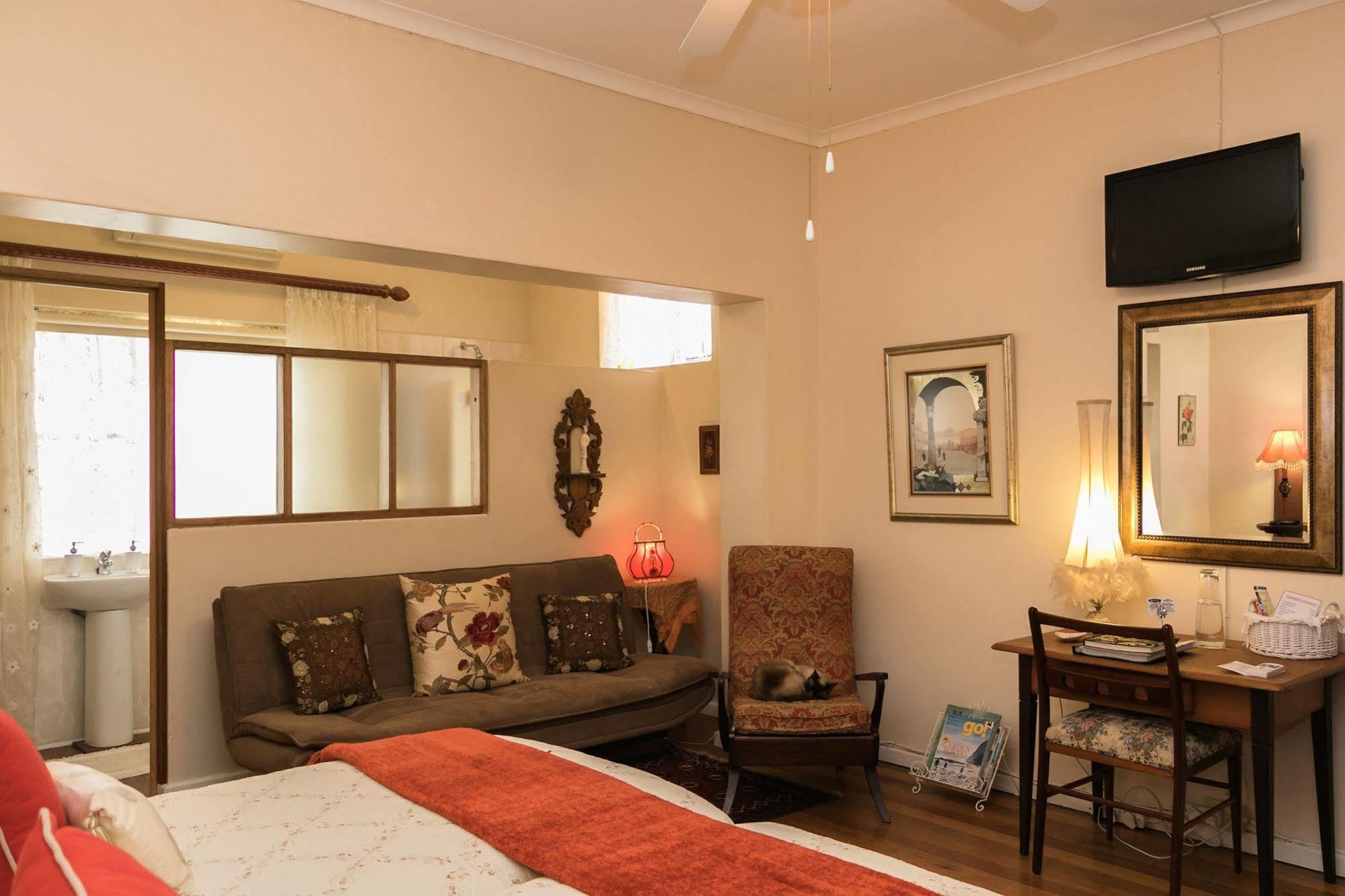 Beau & I Bed & Breakfast กราฟฟ์-เรเน็ต ภายนอก รูปภาพ