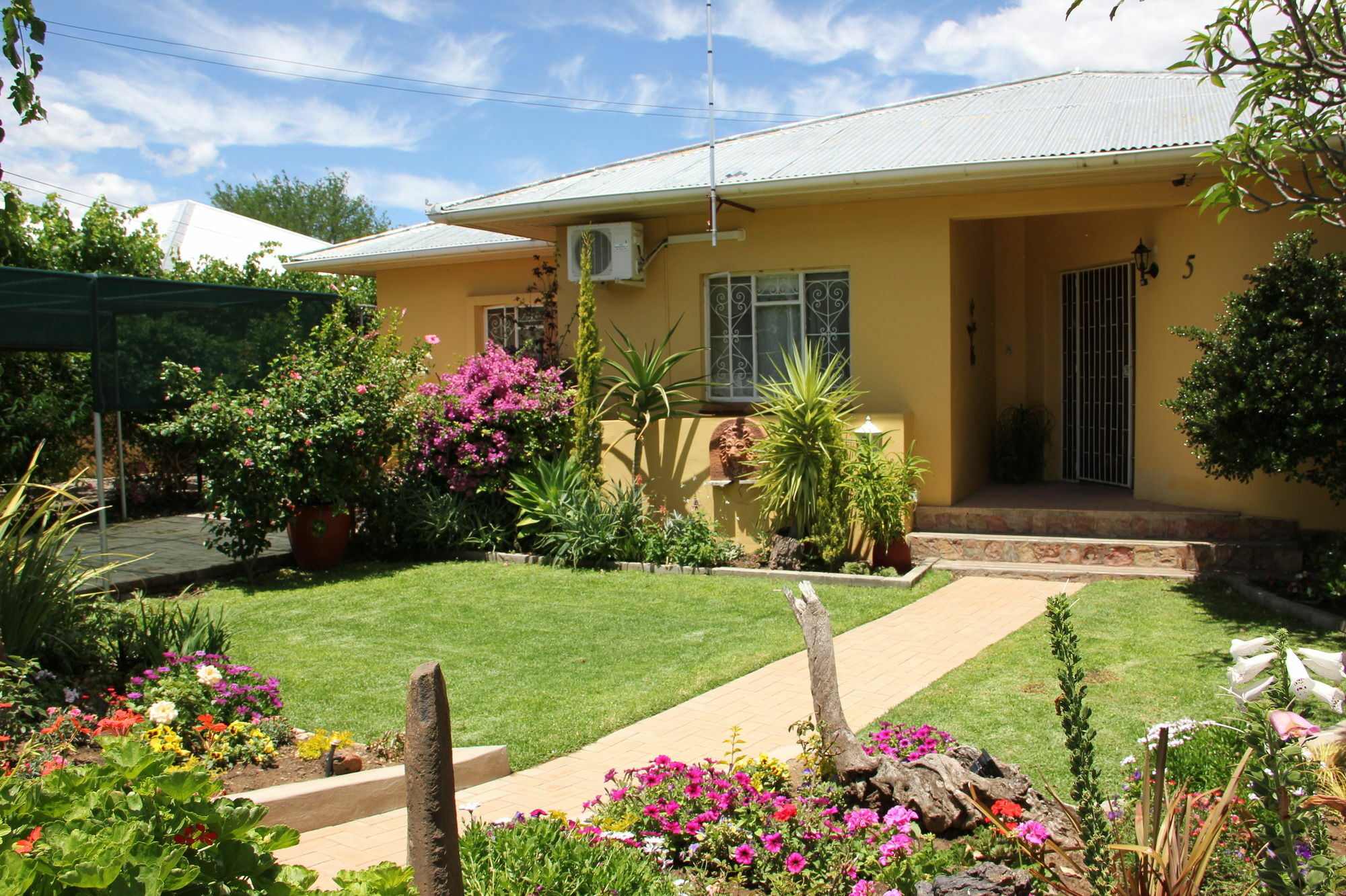 Beau & I Bed & Breakfast กราฟฟ์-เรเน็ต ภายนอก รูปภาพ