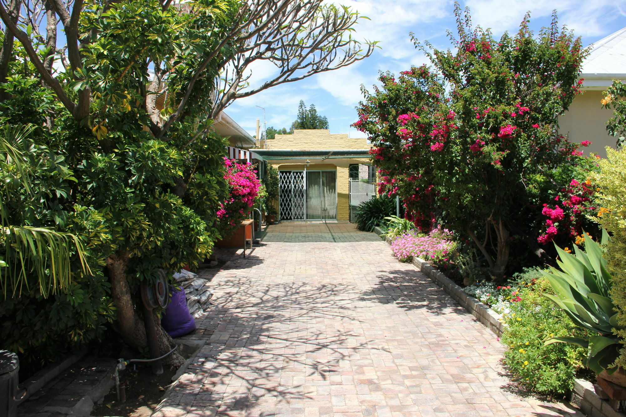 Beau & I Bed & Breakfast กราฟฟ์-เรเน็ต ภายนอก รูปภาพ